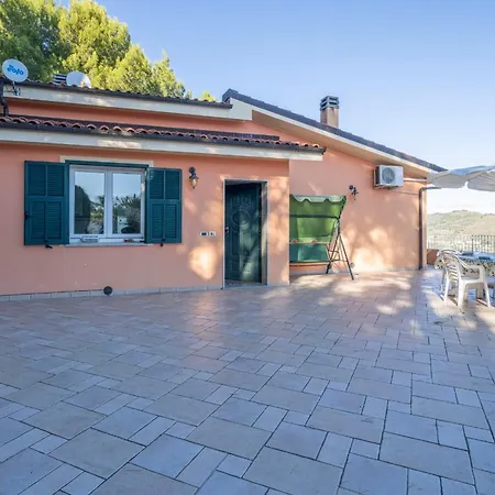 Vakantiehuis Caroline With Pool And View