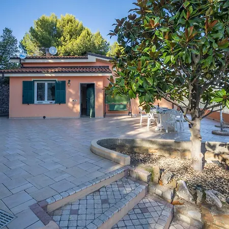 Vakantiehuis Caroline With Pool And View *