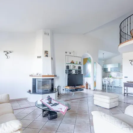 Caroline With Pool And View *