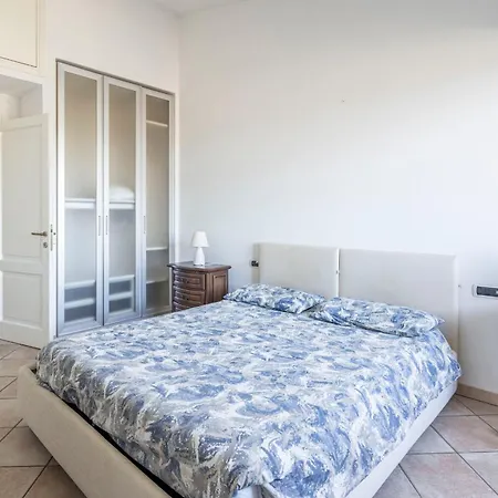 Caroline With Pool And View