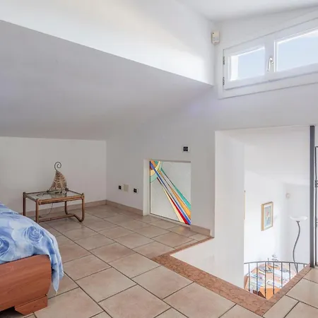 Caroline With Pool And View *