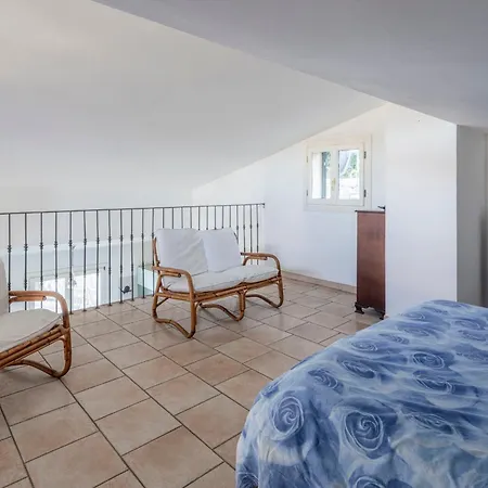 Caroline With Pool And View *