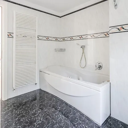 Caroline With Pool And View * Imperia