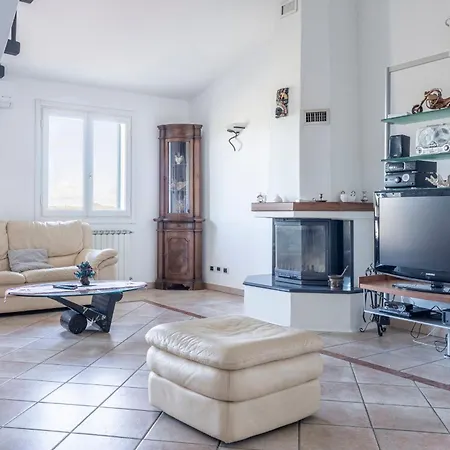 Caroline With Pool And View *