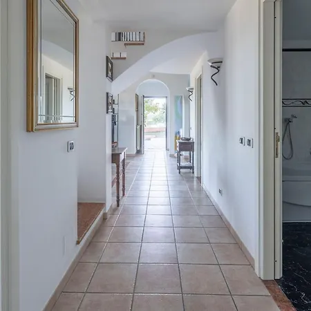 Caroline With Pool And View *