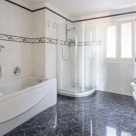 Caroline With Pool And View *